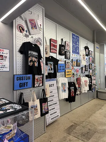     Make your own Korean souvenir in Myeongdong!  (1/5)