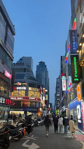 Have you ever been to Itaewon in Seoul? (1/4)