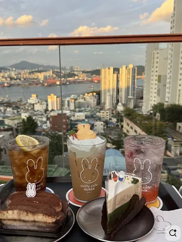 Korea is often called the land of Iced Americano — and honestly, it makes sense. ☕🧊 (4/5)