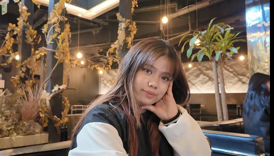 A calm cafe inside Hongdae (3/4)