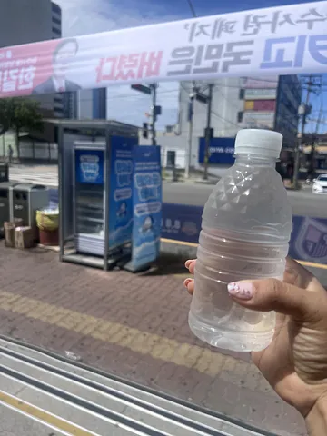 Free bottled water in stations (3/3)