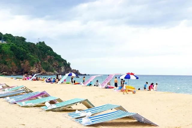 A Hidden Beach in Korea Where Trains Meet the Sea (3/3)