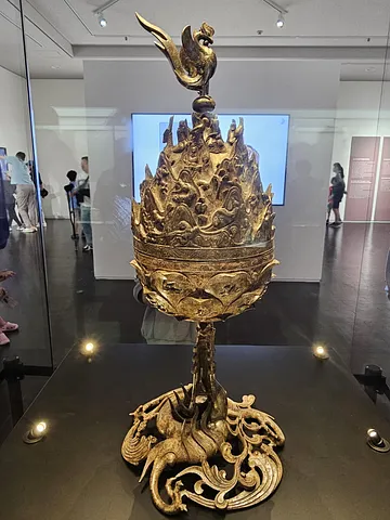 Gilt-bronze Incense Burner of Baekje (백제금동대향로) (2/3)